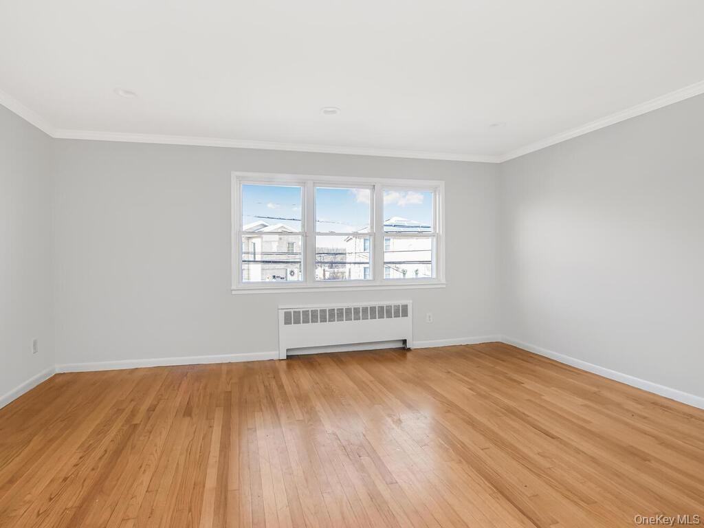 226 Kingston Ave - Photo 4 of 8