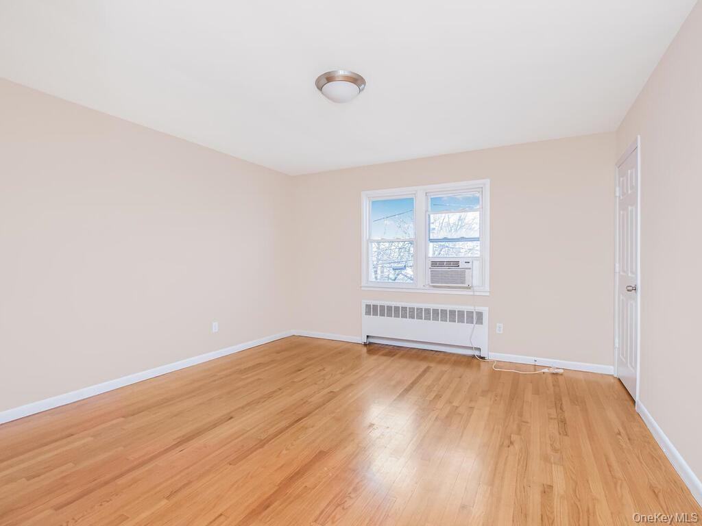 226 Kingston Ave - Photo 5 of 8