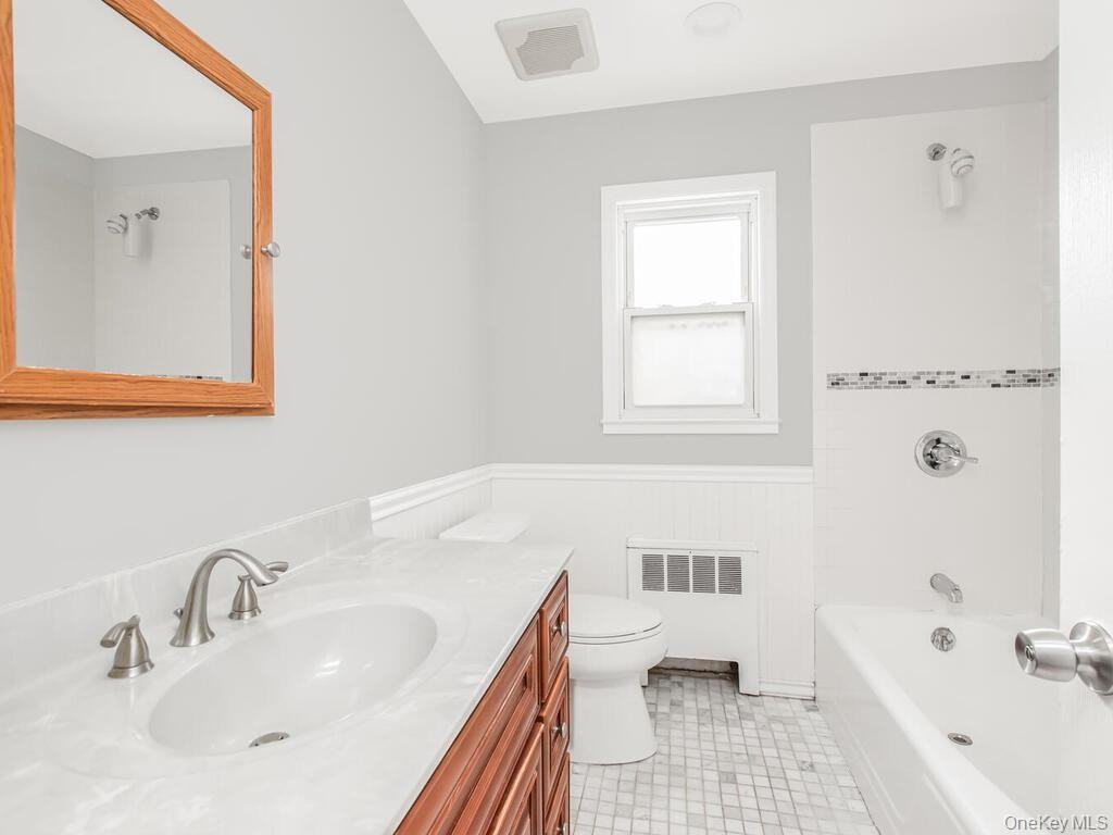 226 Kingston Ave - Photo 7 of 8