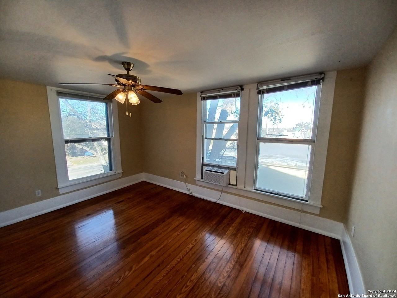 124 West Mistletoe Avenue #3 - Photo 6 of 11