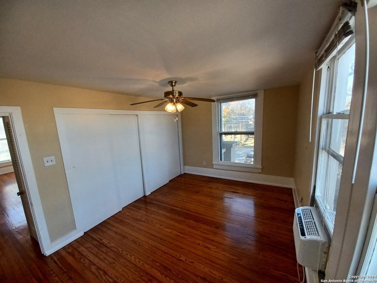 124 West Mistletoe Avenue #3 - Photo 7 of 11