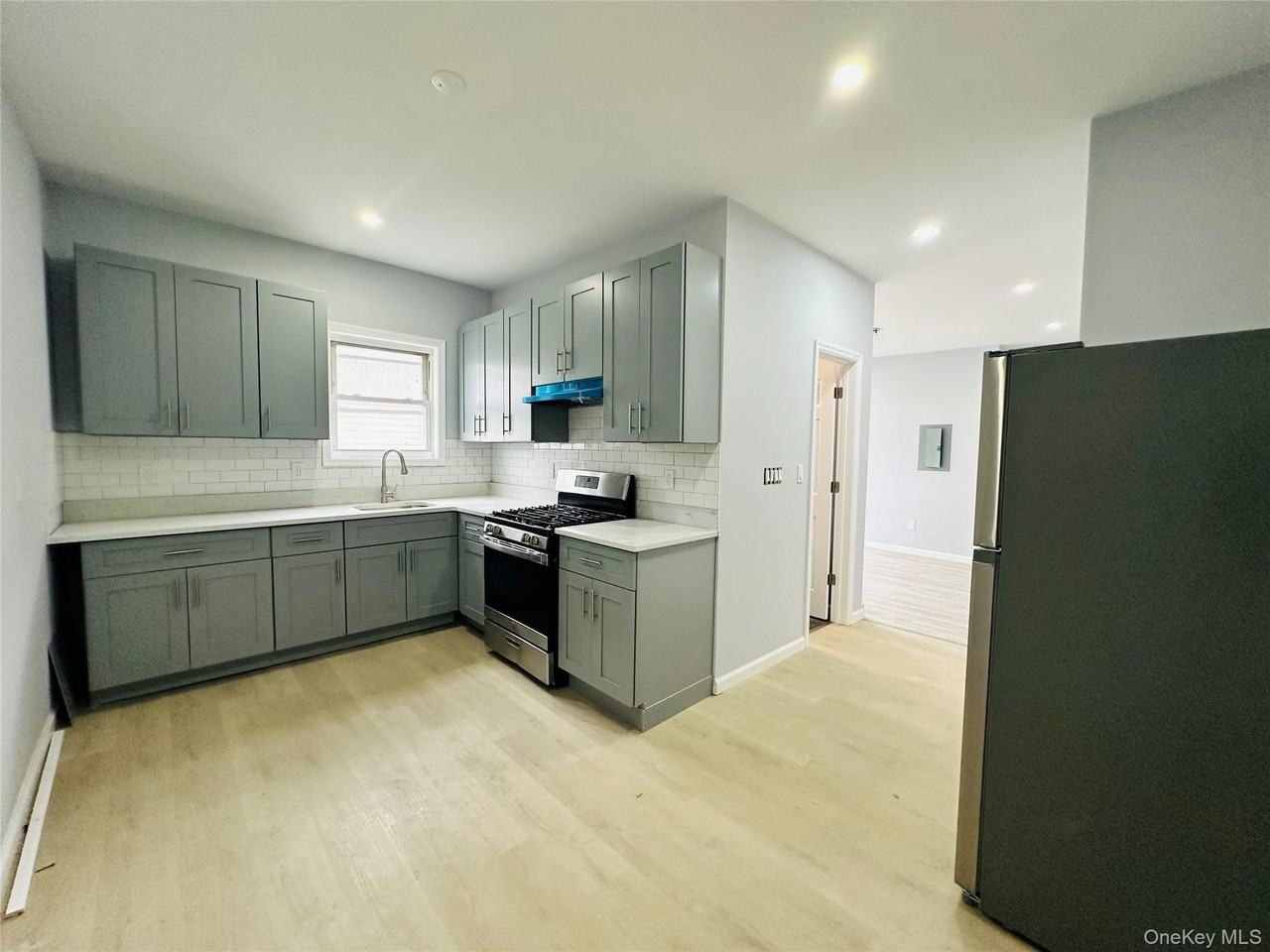 8 Morgan Ave Apt 4 - Photo 3 of 17