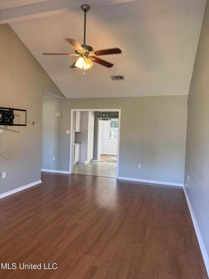 10735 Plummer Circle - Photo 2 of 14