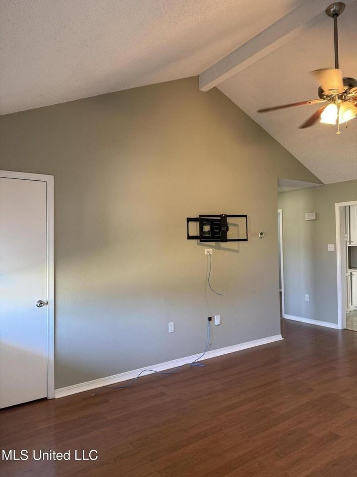 10735 Plummer Circle - Photo 3 of 14