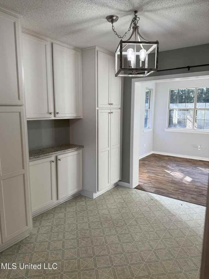 10735 Plummer Circle - Photo 4 of 14