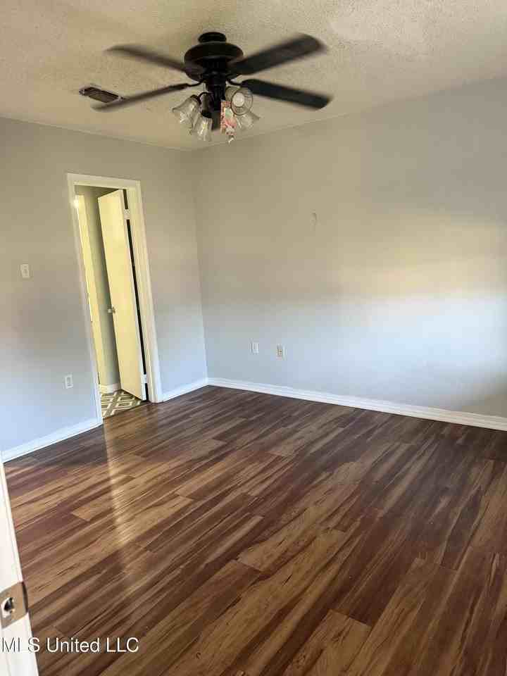 10735 Plummer Circle - Photo 6 of 14