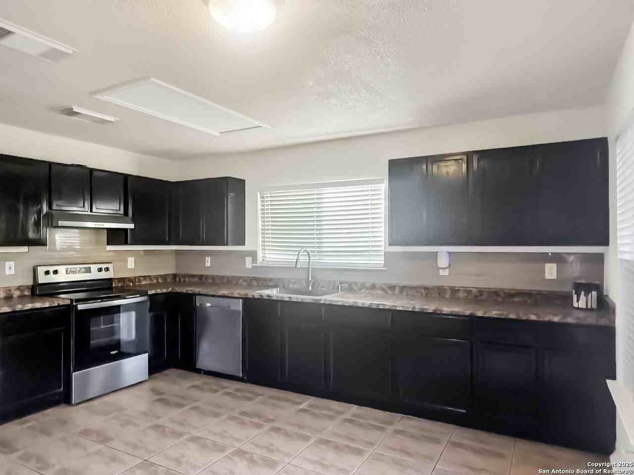 9123 Centro Grande - Photo 2 of 14