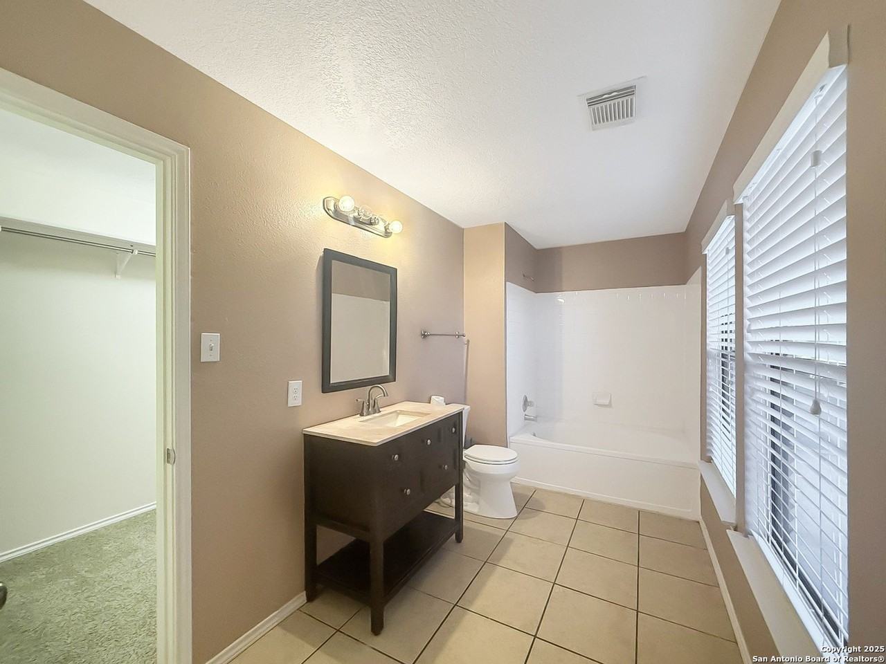 9123 Centro Grande - Photo 7 of 14