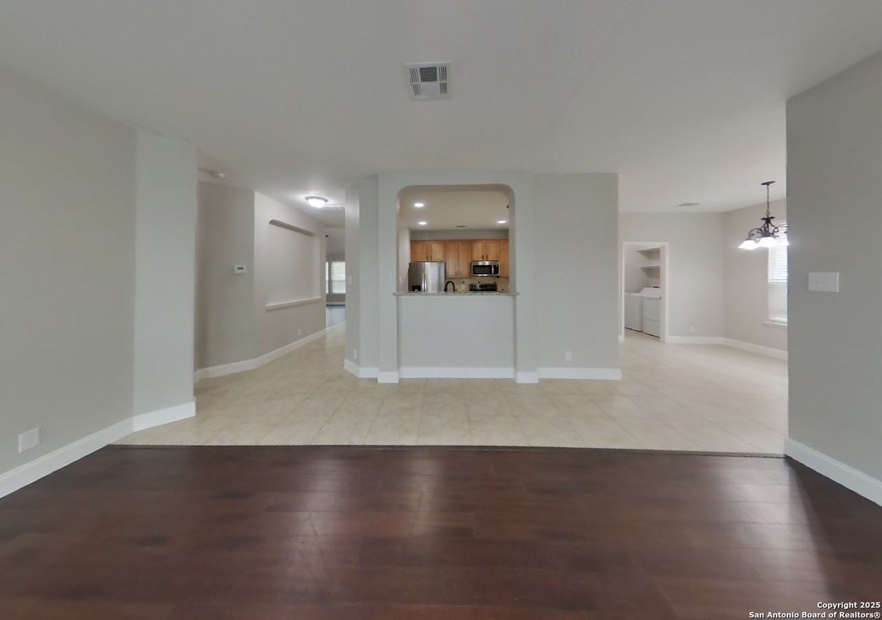 213 Ridge Blf - Photo 2 of 21