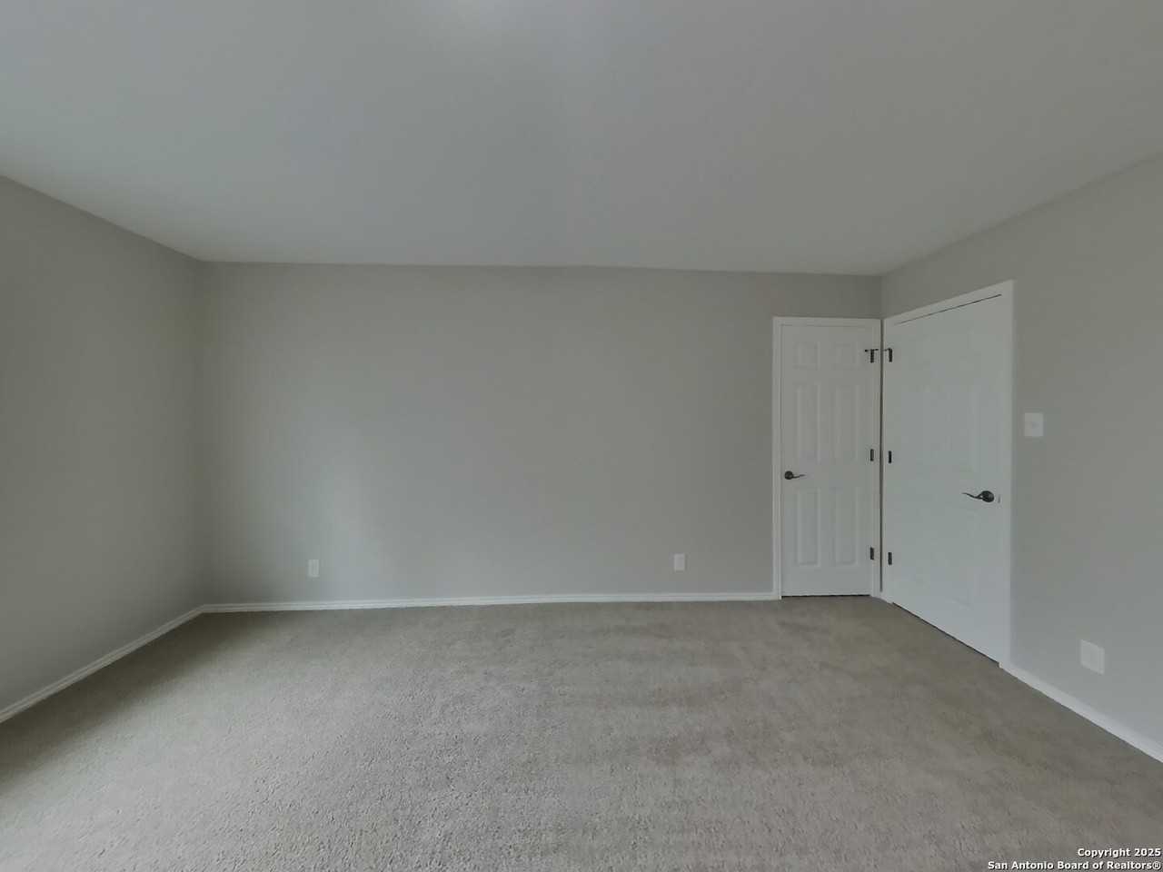 213 Ridge Blf - Photo 3 of 21