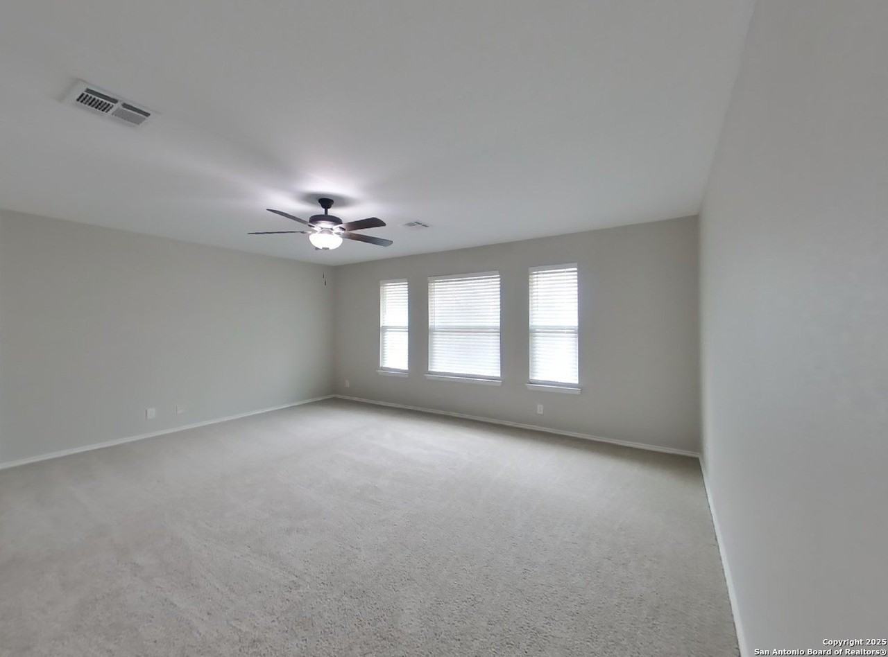 213 Ridge Blf - Photo 4 of 21