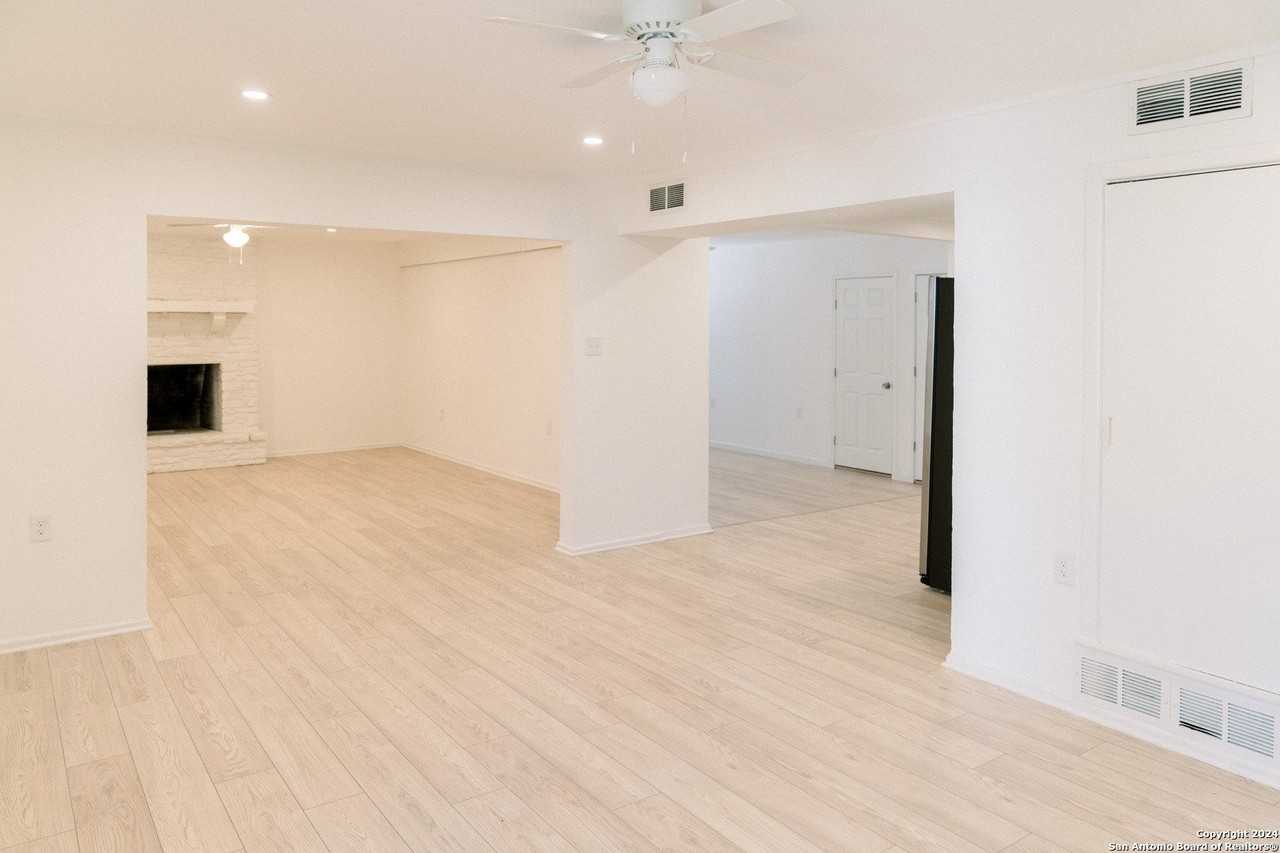 1383 Oblate Dr - Photo 5 of 23