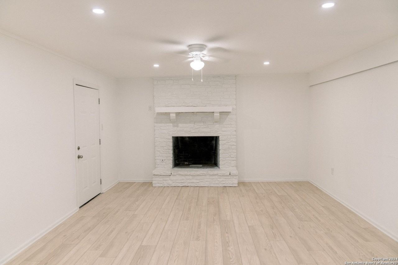 1383 Oblate Dr - Photo 6 of 23