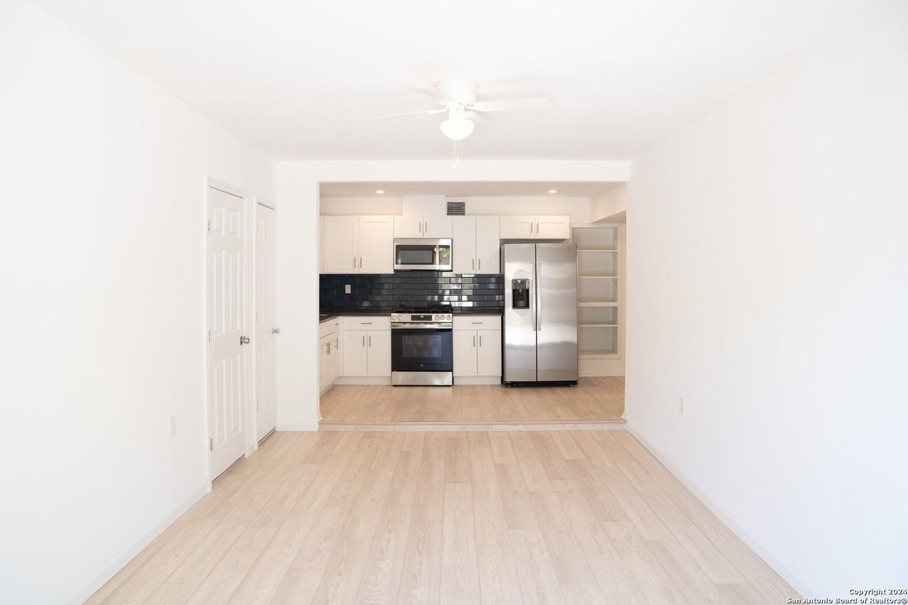 1383 Oblate Dr - Photo 7 of 23