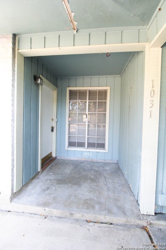 1031 Fabulous Dr - Photo 3 of 34