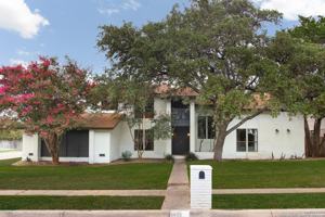 featured image of 4423 Black Walnut Woods