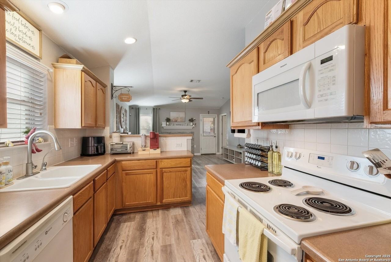 6719 Dragon Crk - Photo 5 of 18