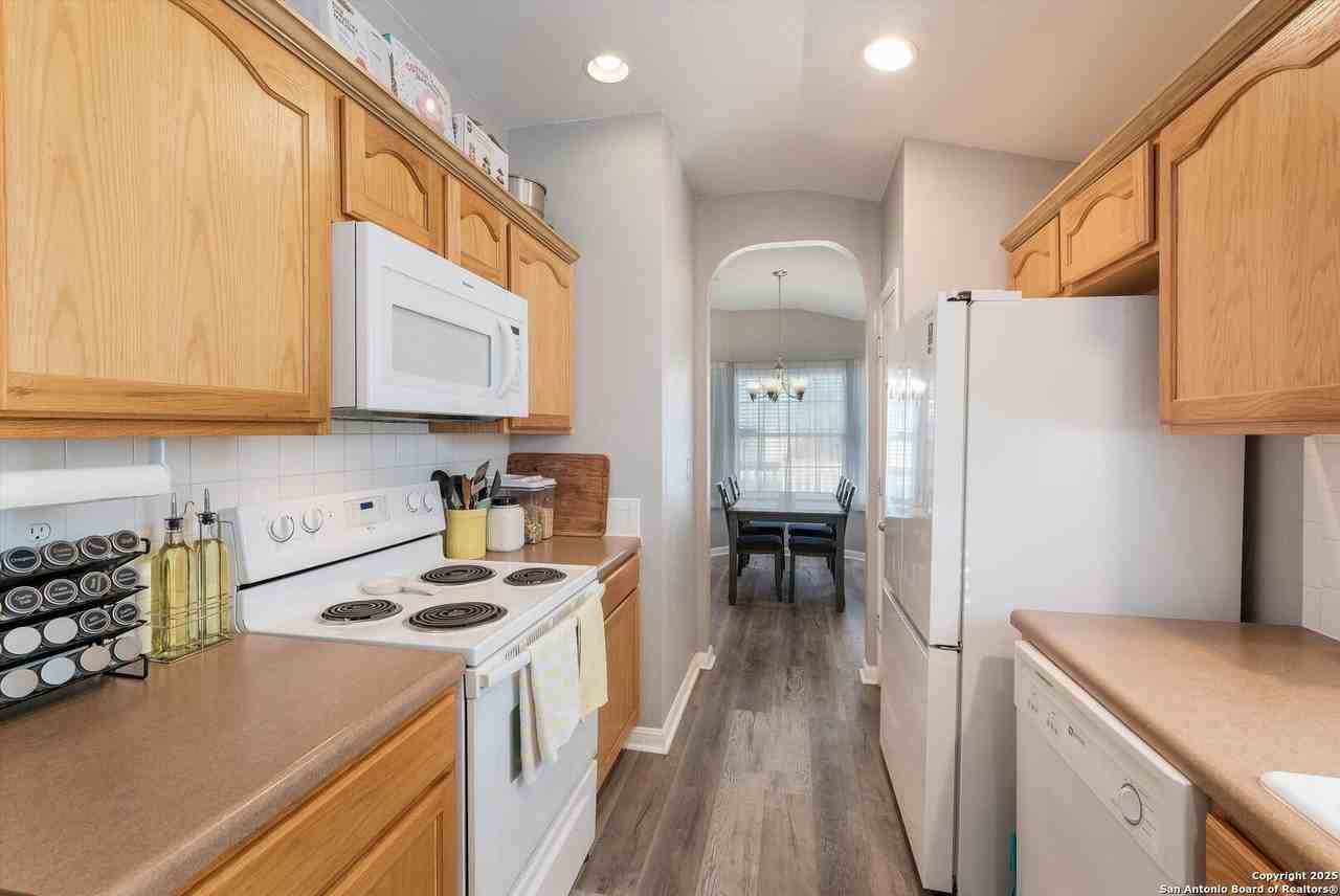 6719 Dragon Crk - Photo 7 of 18