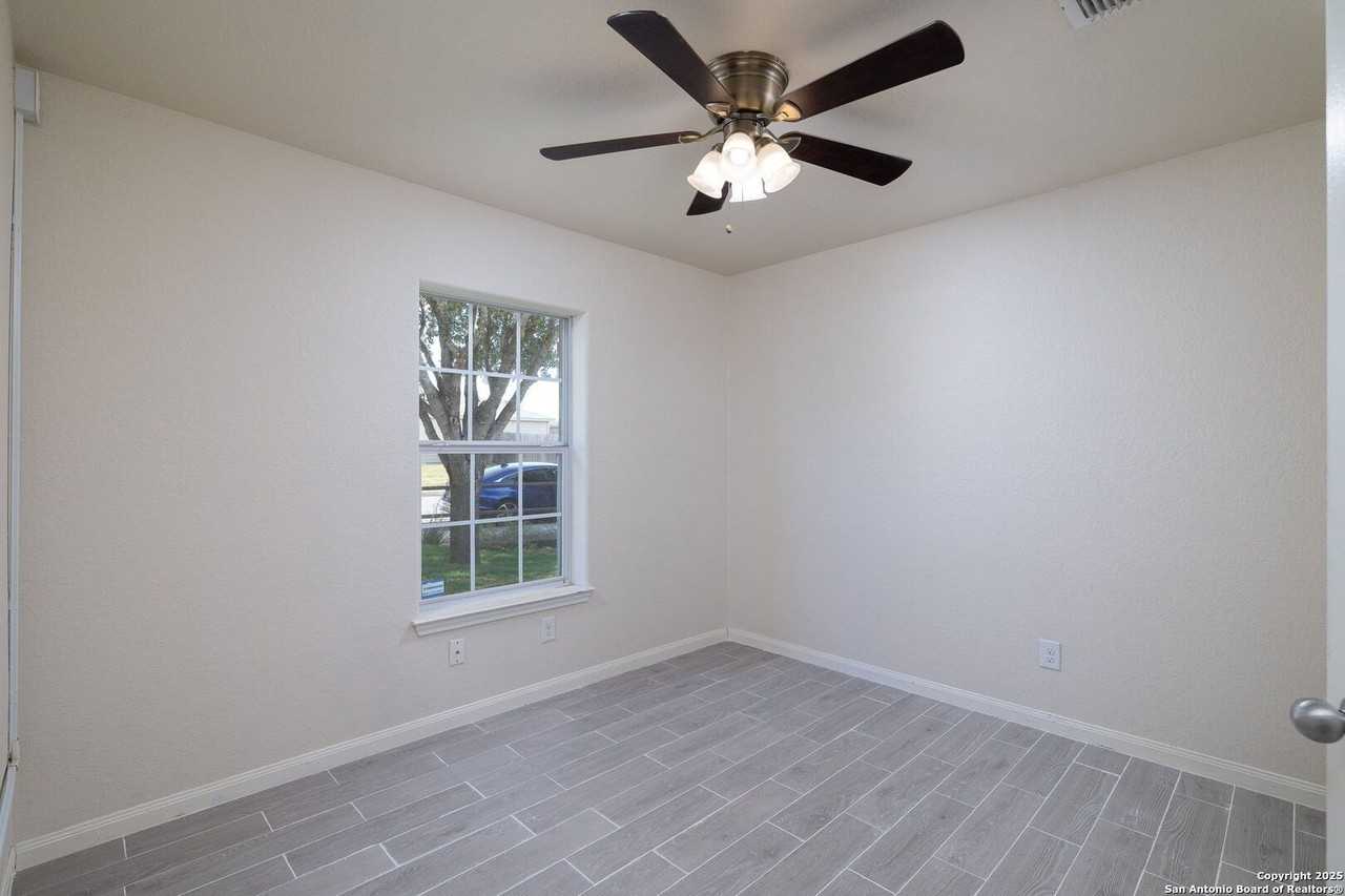 6507 Luckey Sq - Photo 6 of 19