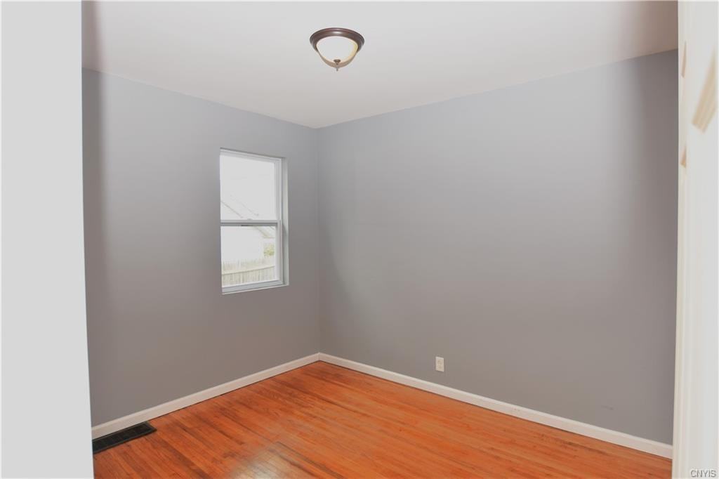 112 Woodlawn Ave W - Photo 3 of 23