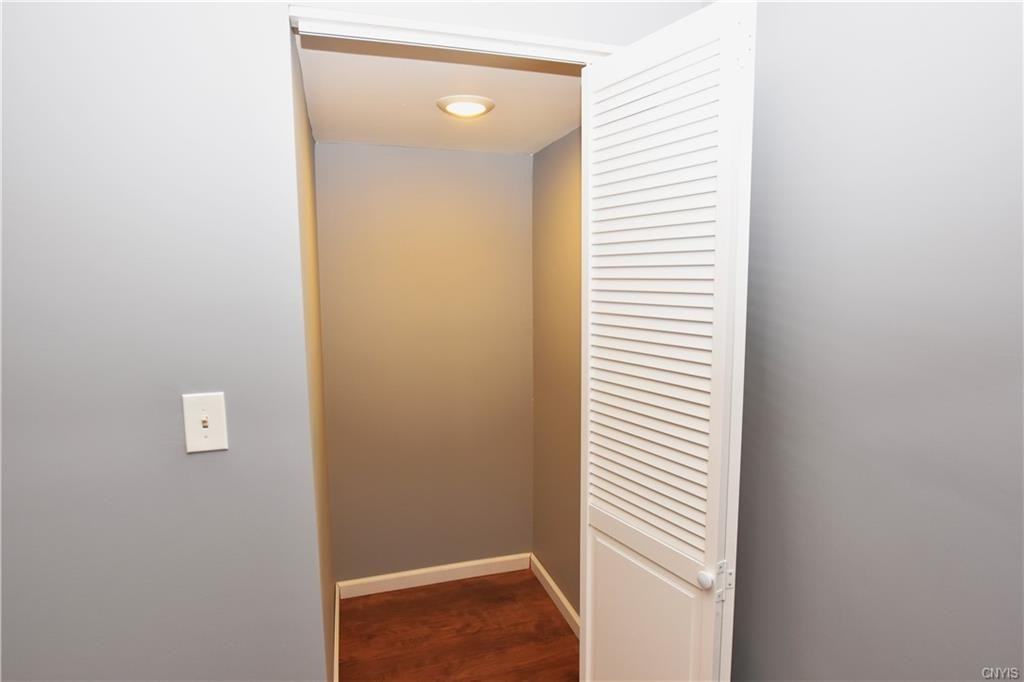 112 Woodlawn Ave W - Photo 5 of 23