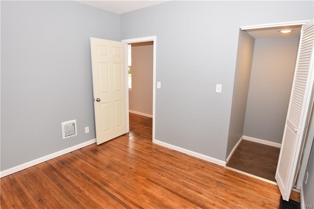 112 Woodlawn Ave W - Photo 6 of 23