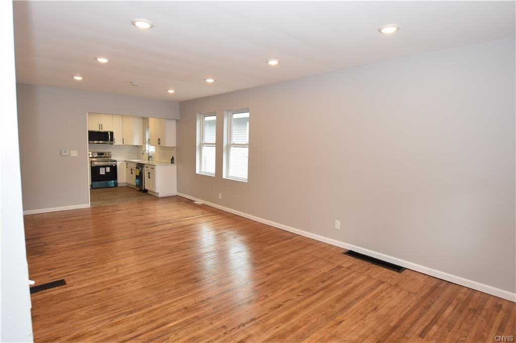 112 Woodlawn Ave W - Photo 7 of 23