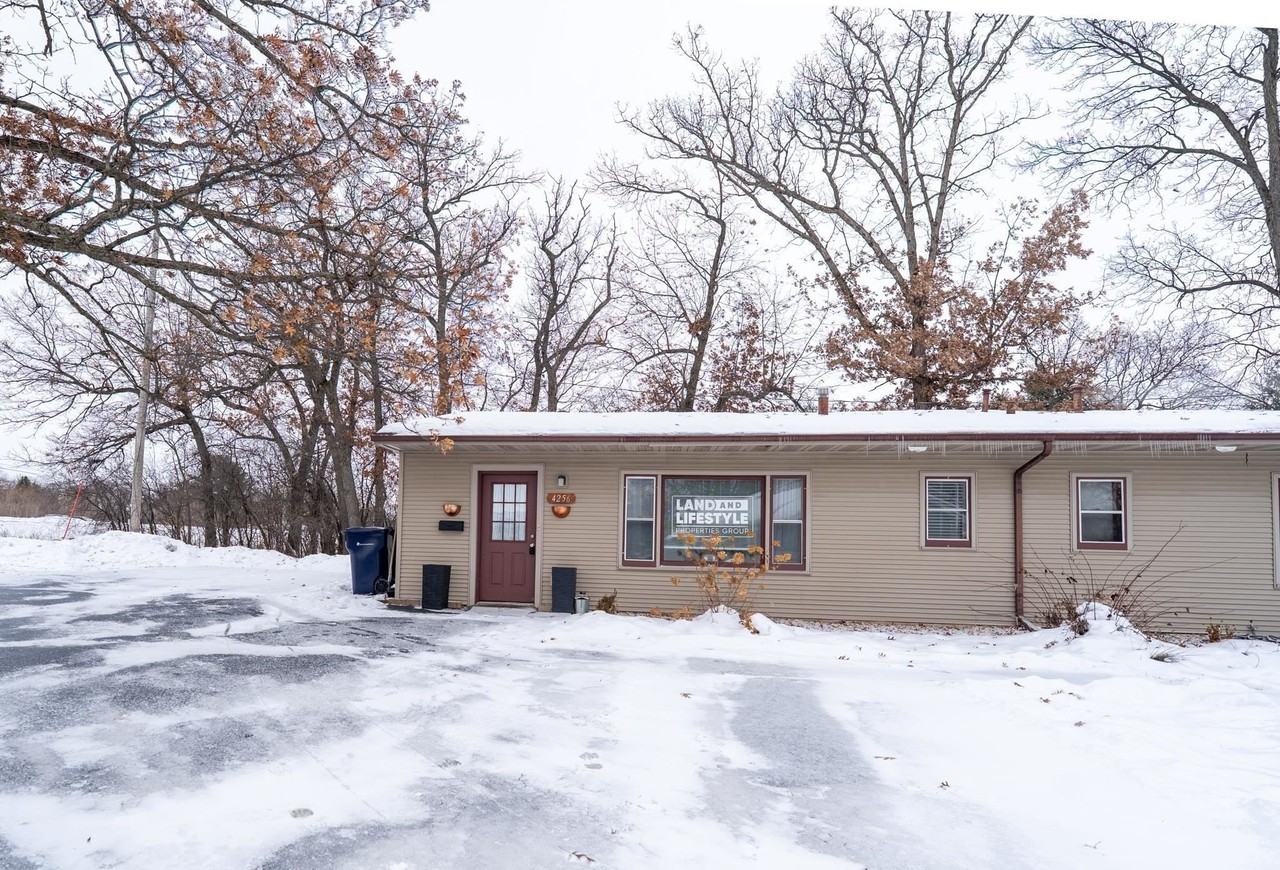 4256 Fox Hills Ct - Photo 2 of 13