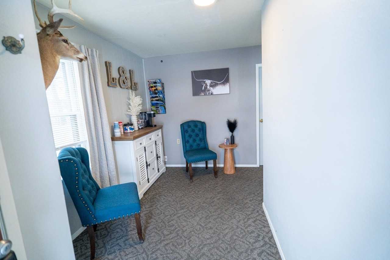 4256 Fox Hills Ct - Photo 6 of 13