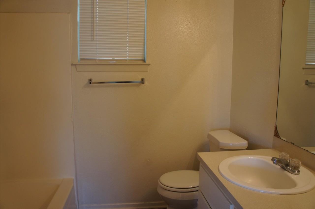 803 Power Rd Unit A - Photo 6 of 8