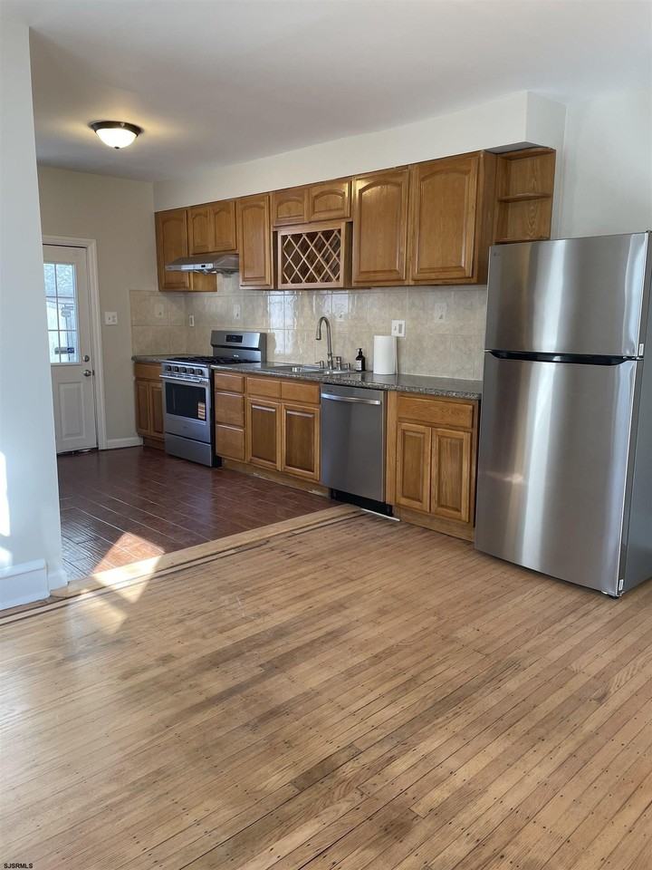 3917 Winchester Avenue - Photo 3 of 23