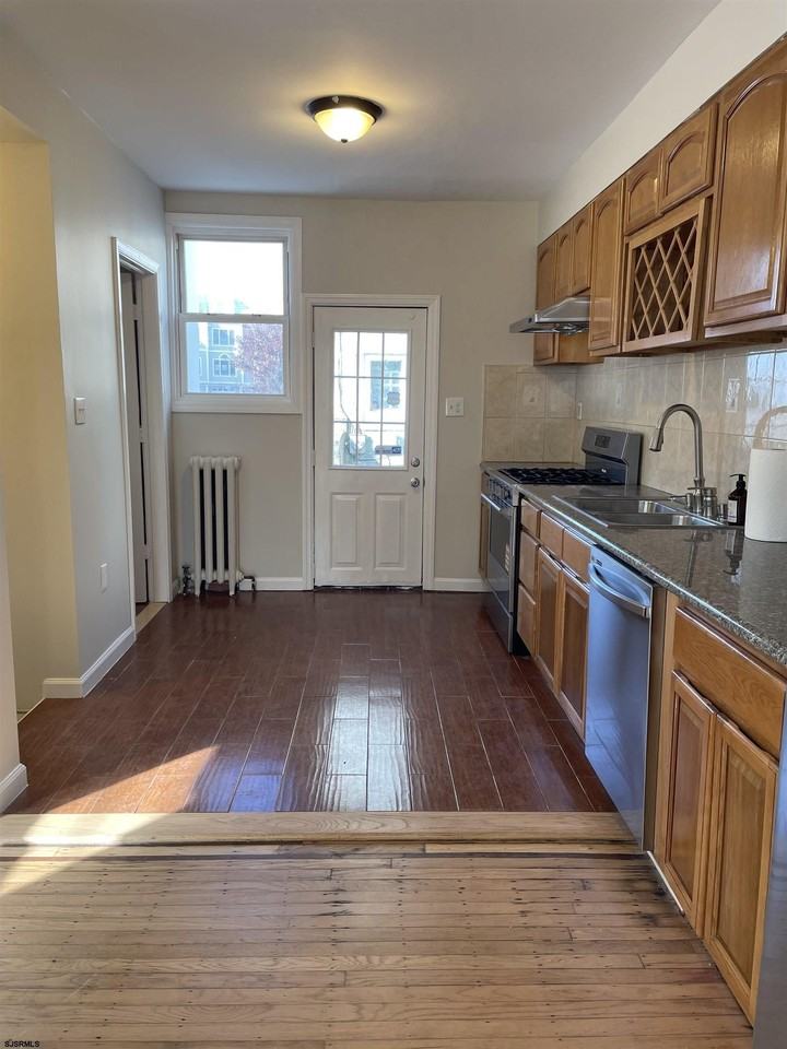 3917 Winchester Avenue - Photo 4 of 23