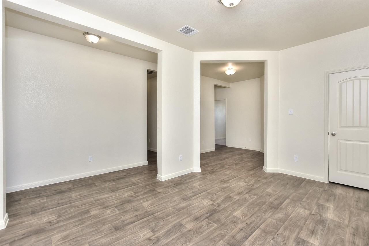 6201 Kildare Dr - Photo 5 of 29