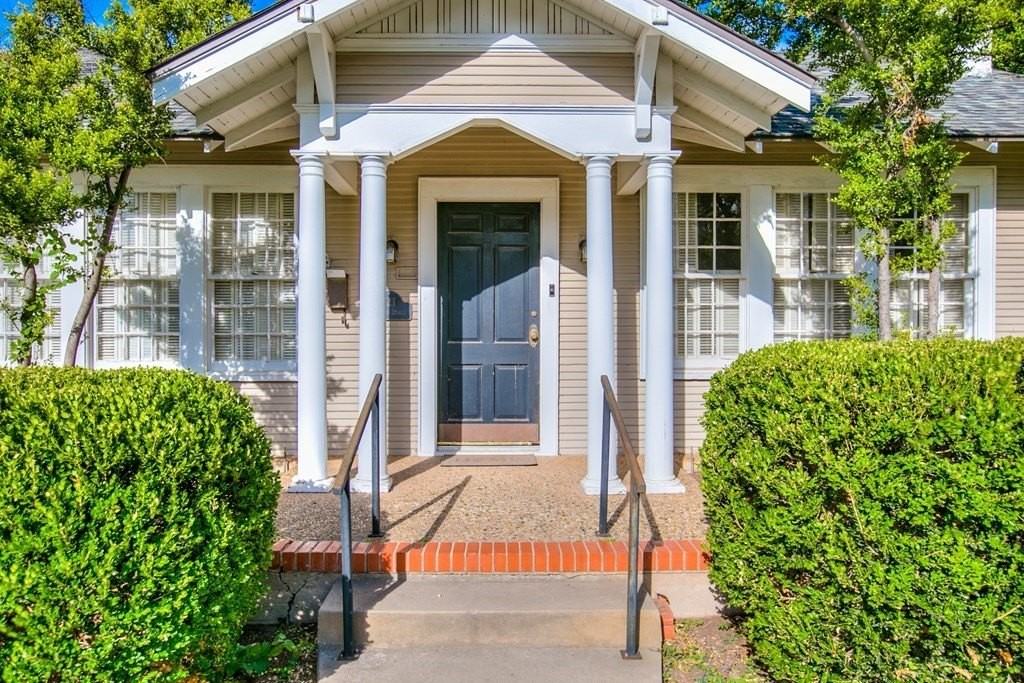 321 S Adams St - Photo 5 of 36