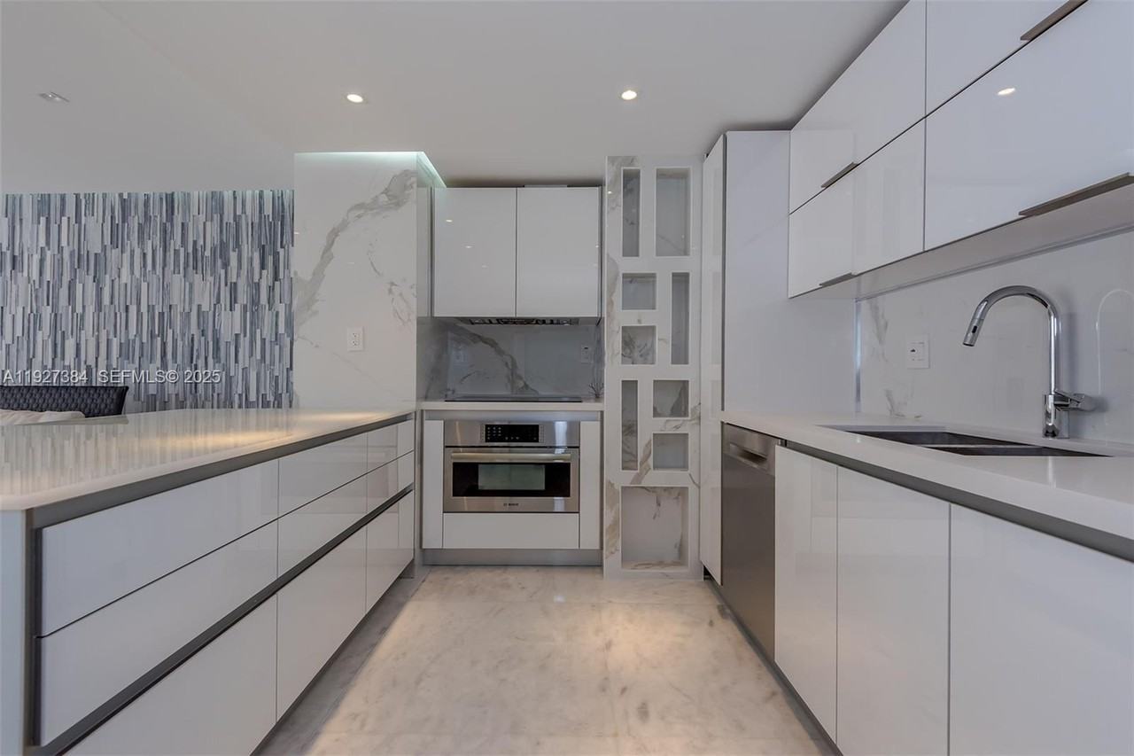 6423 Collins Avenue ##304 - Photo 2 of 13