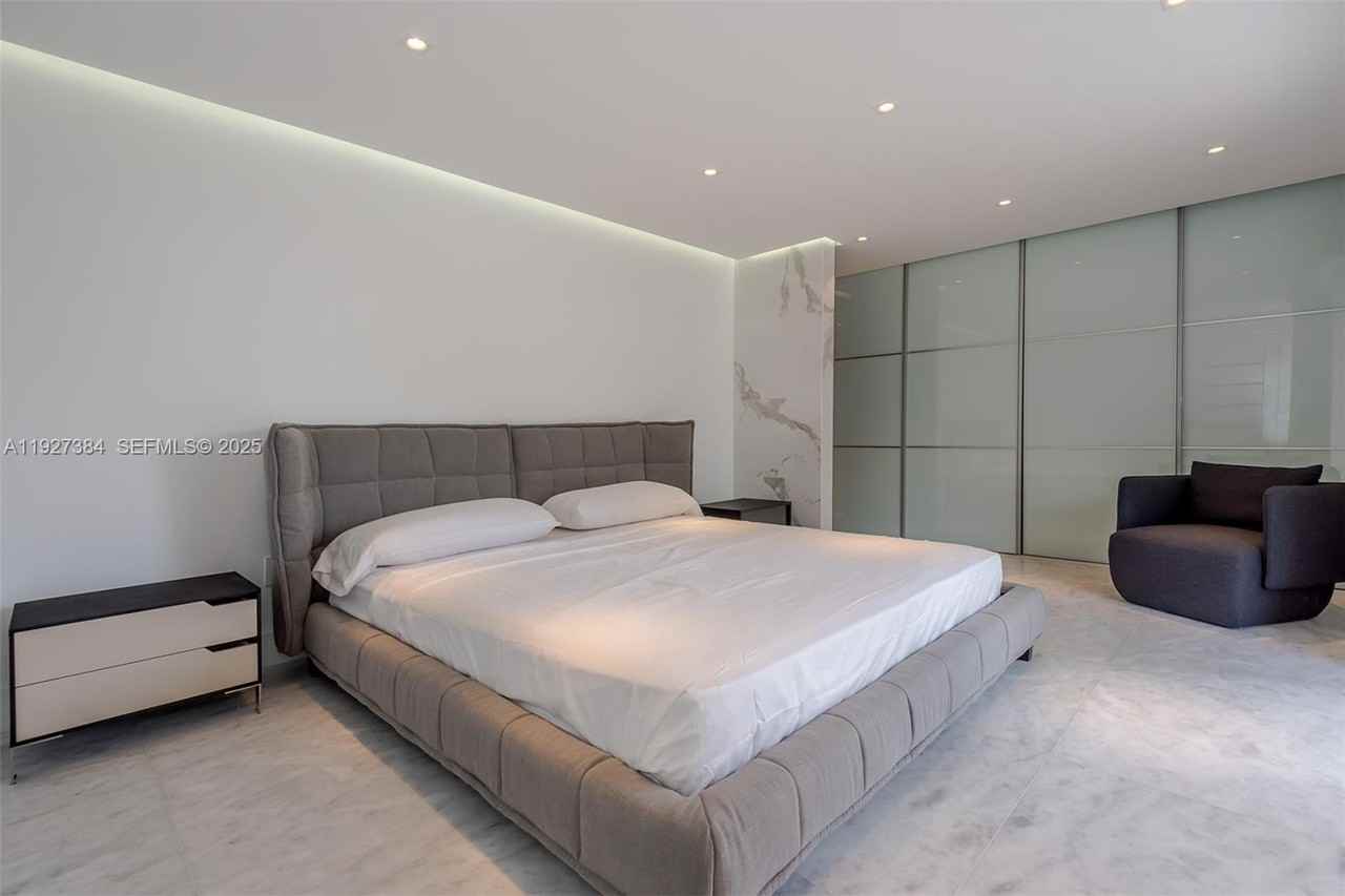 6423 Collins Avenue ##304 - Photo 7 of 13