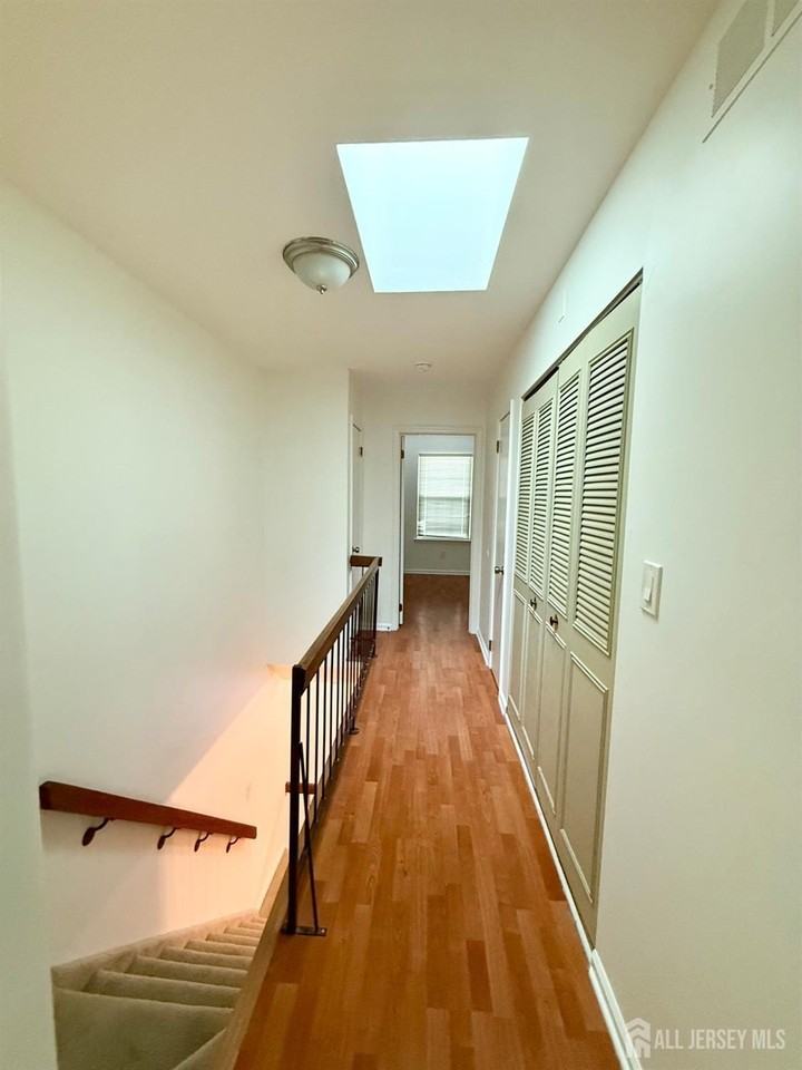 405 Maplecrest Rd - Photo 7 of 13