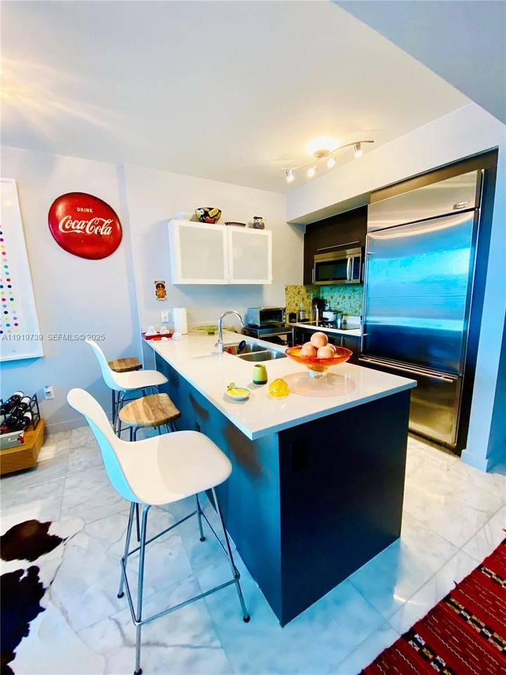 500 Brickell Avenue - Photo 5 of 12