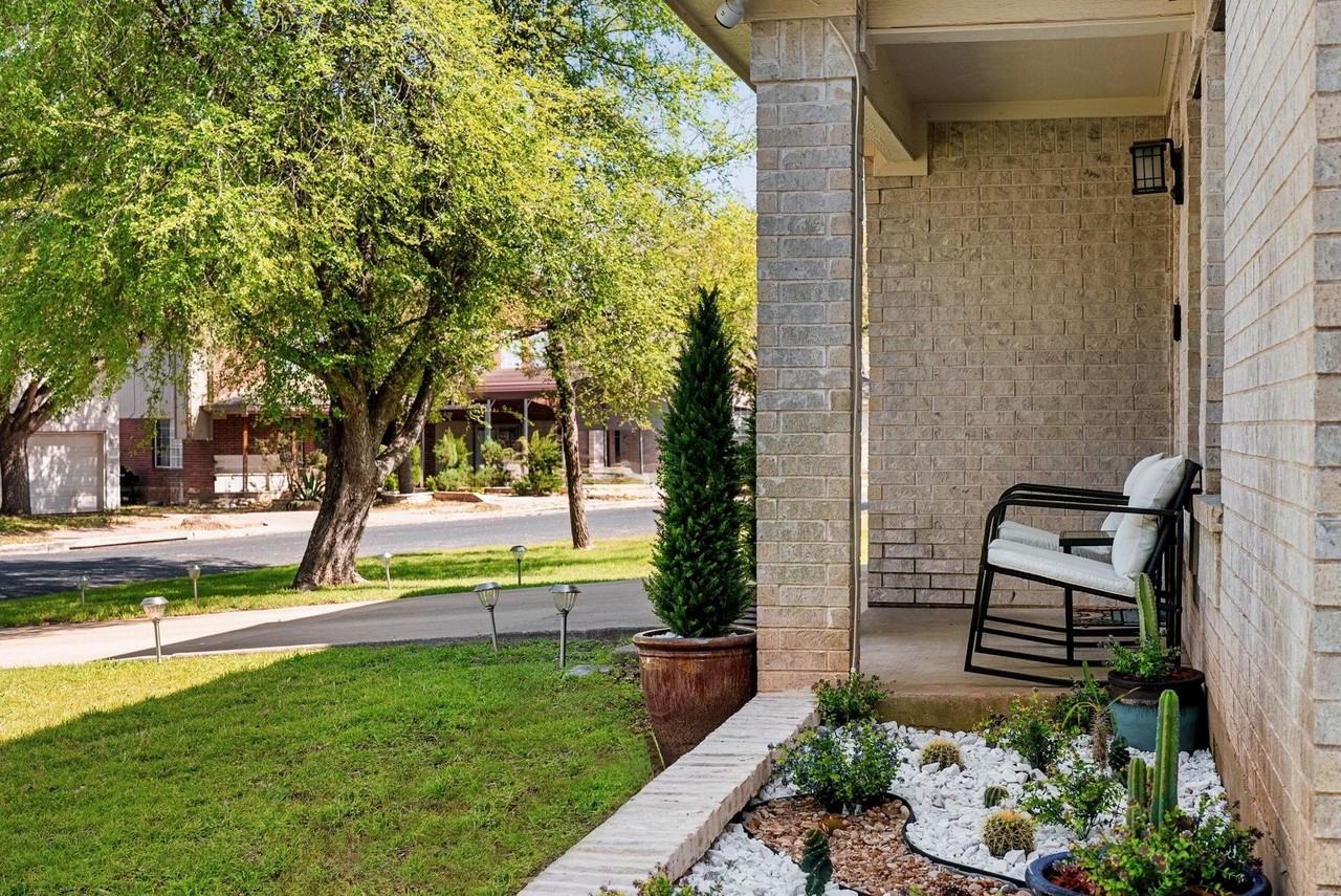 7906 Briarton Drive - Photo 2 of 38