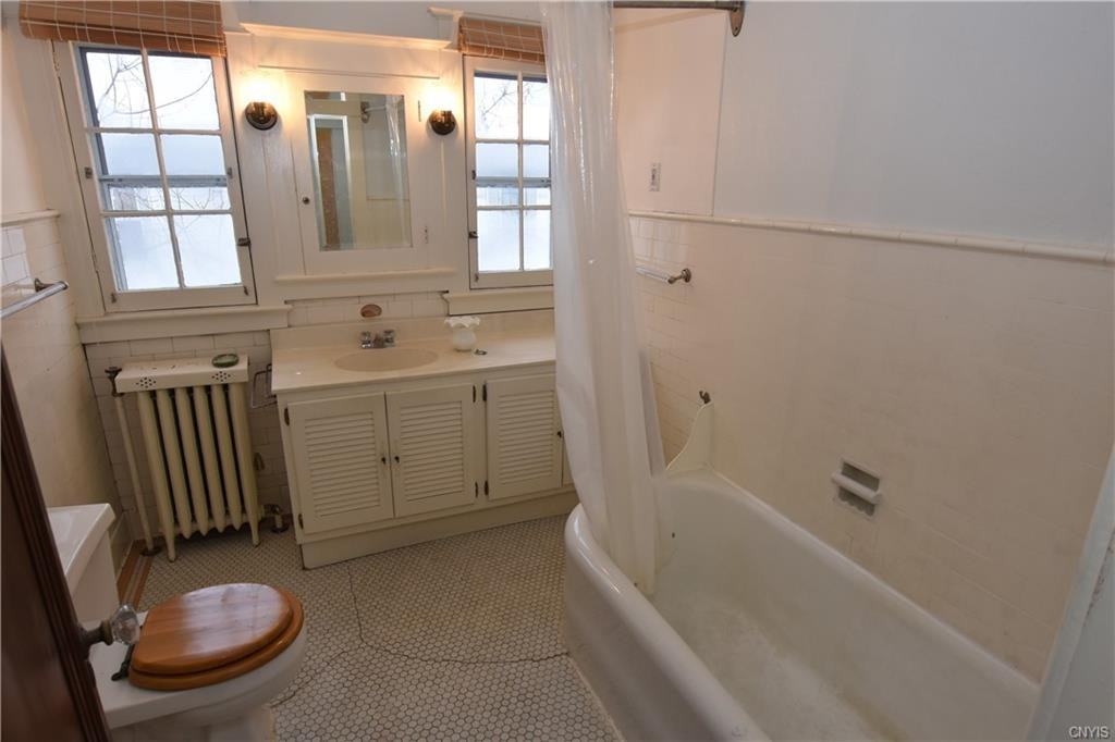 2318 Genesee Street - Photo 3 of 21