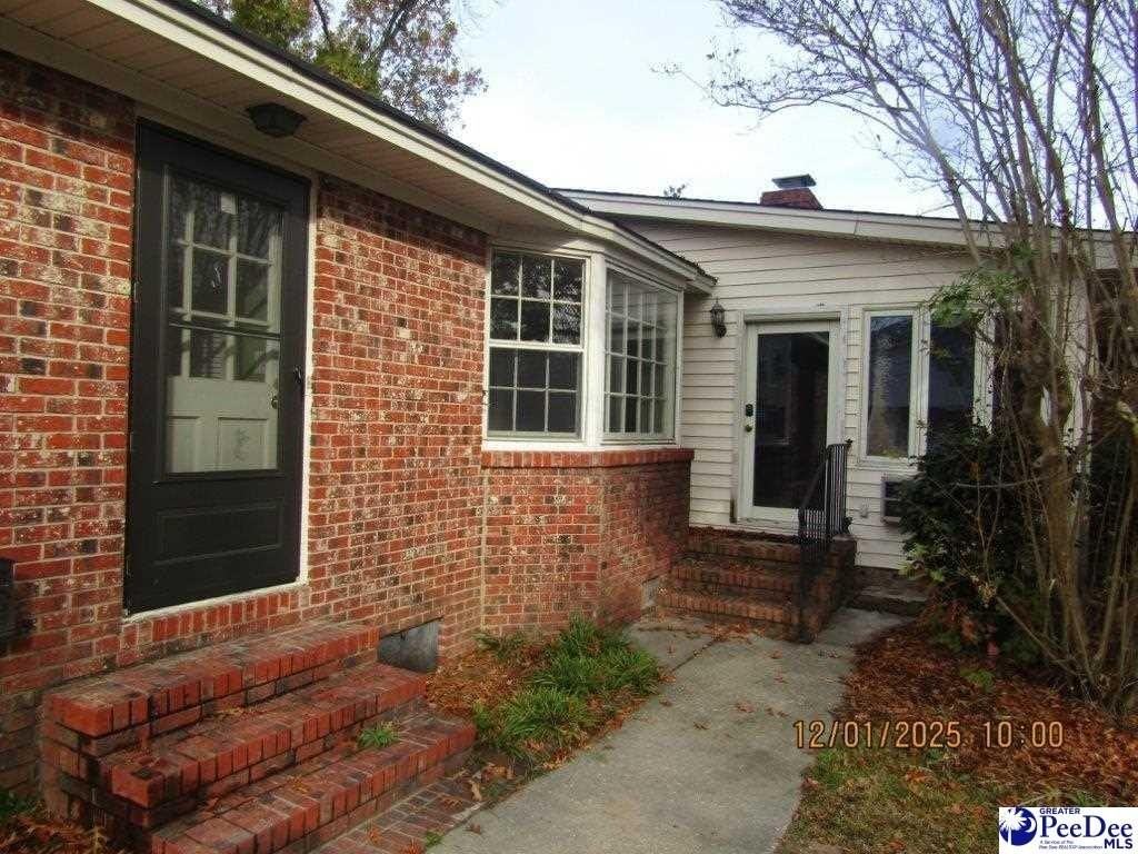 864 Thunderbird Dr - Photo 2 of 17