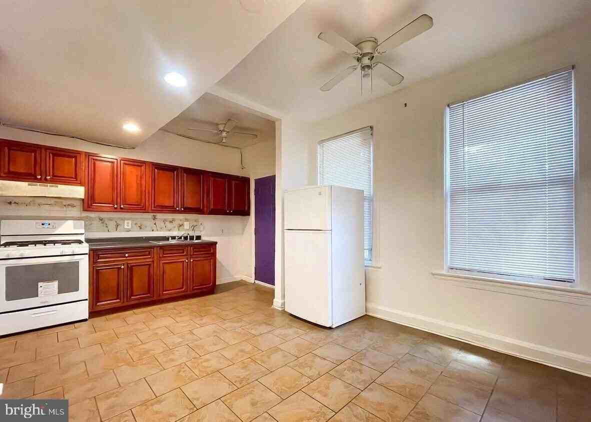 312 Florida Ave Nw - Photo 5 of 11