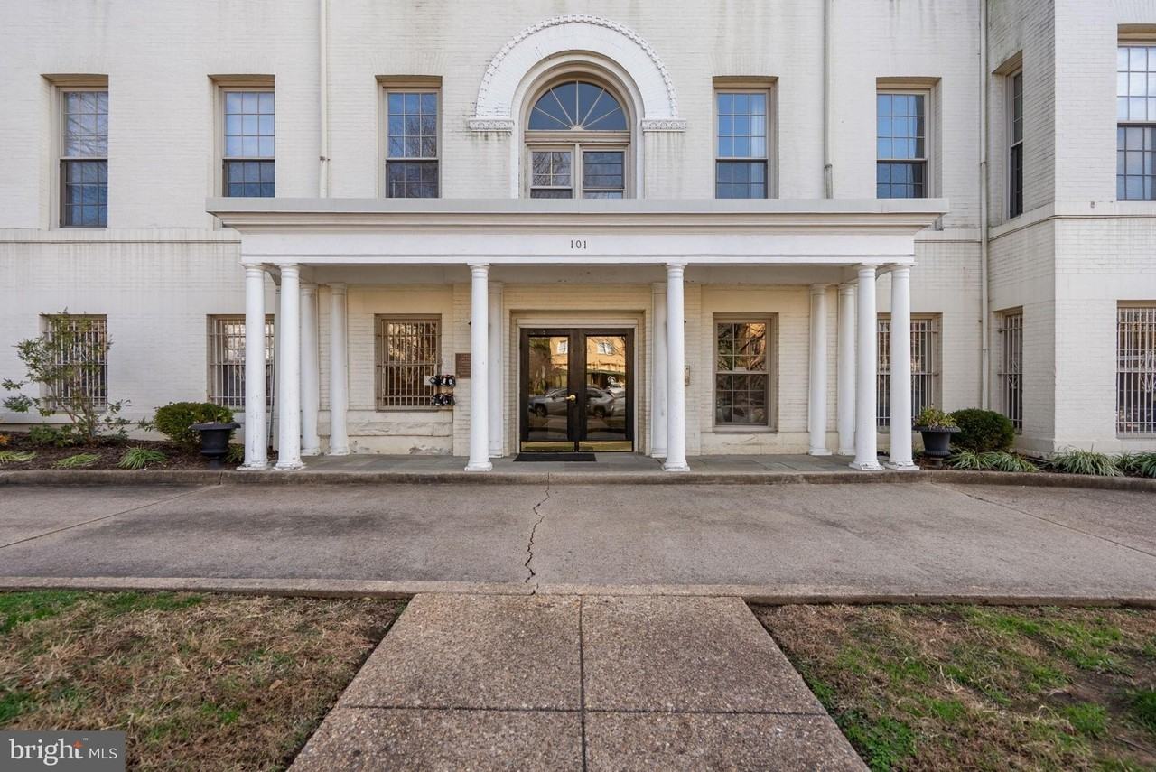 101 North Carolina Avenue Southeast #103 - Photo 2 of 19