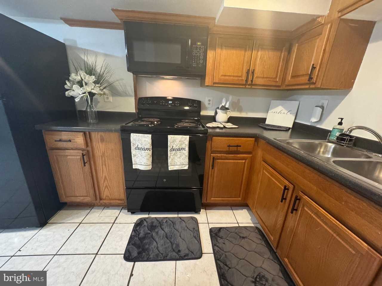 45 Rhode Island Avenue Northwest - Photo 4 of 17