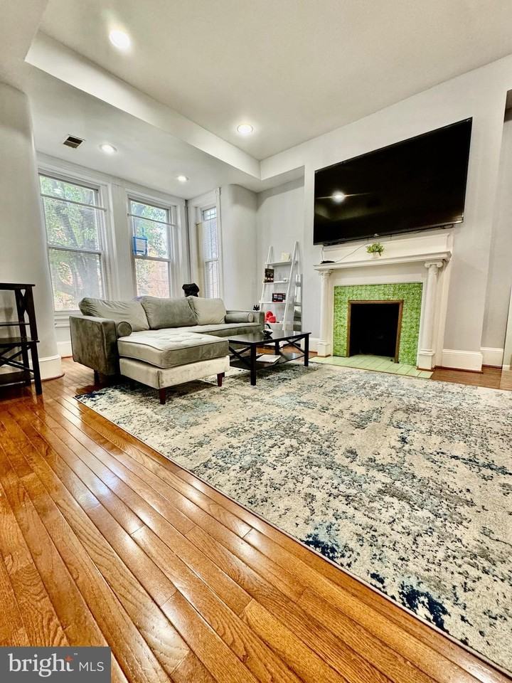 2206 1st Street Northwest #A - Photo 4 of 31