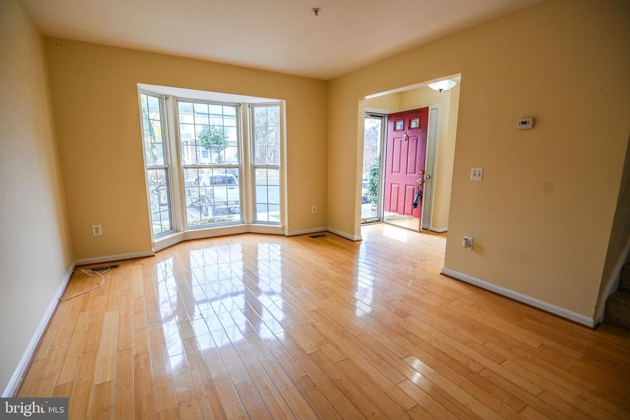 207 Edge Creek Ln - Photo 3 of 23