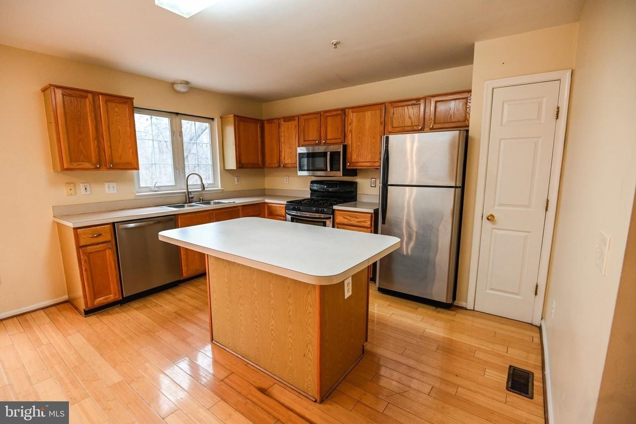 207 Edge Creek Ln - Photo 7 of 23