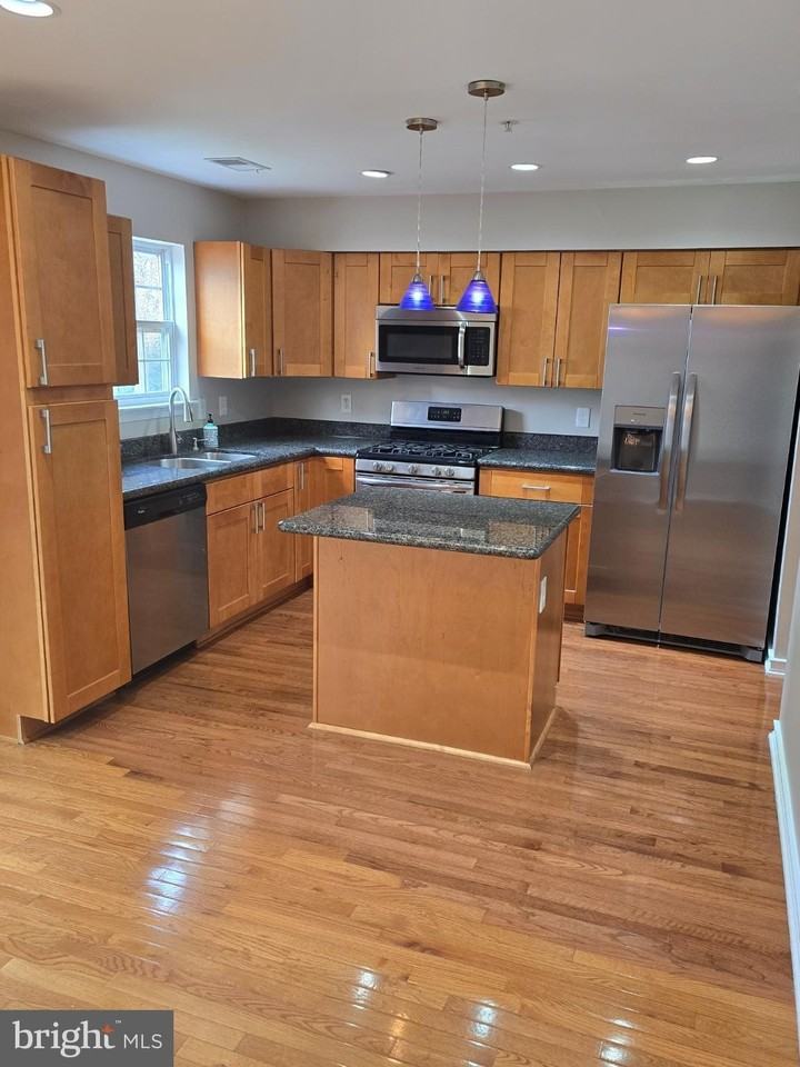 1105 Simsbury Ct - Photo 2 of 15