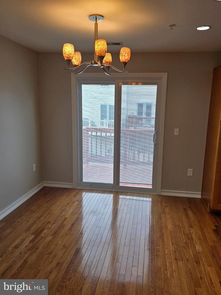 1105 Simsbury Ct - Photo 3 of 15