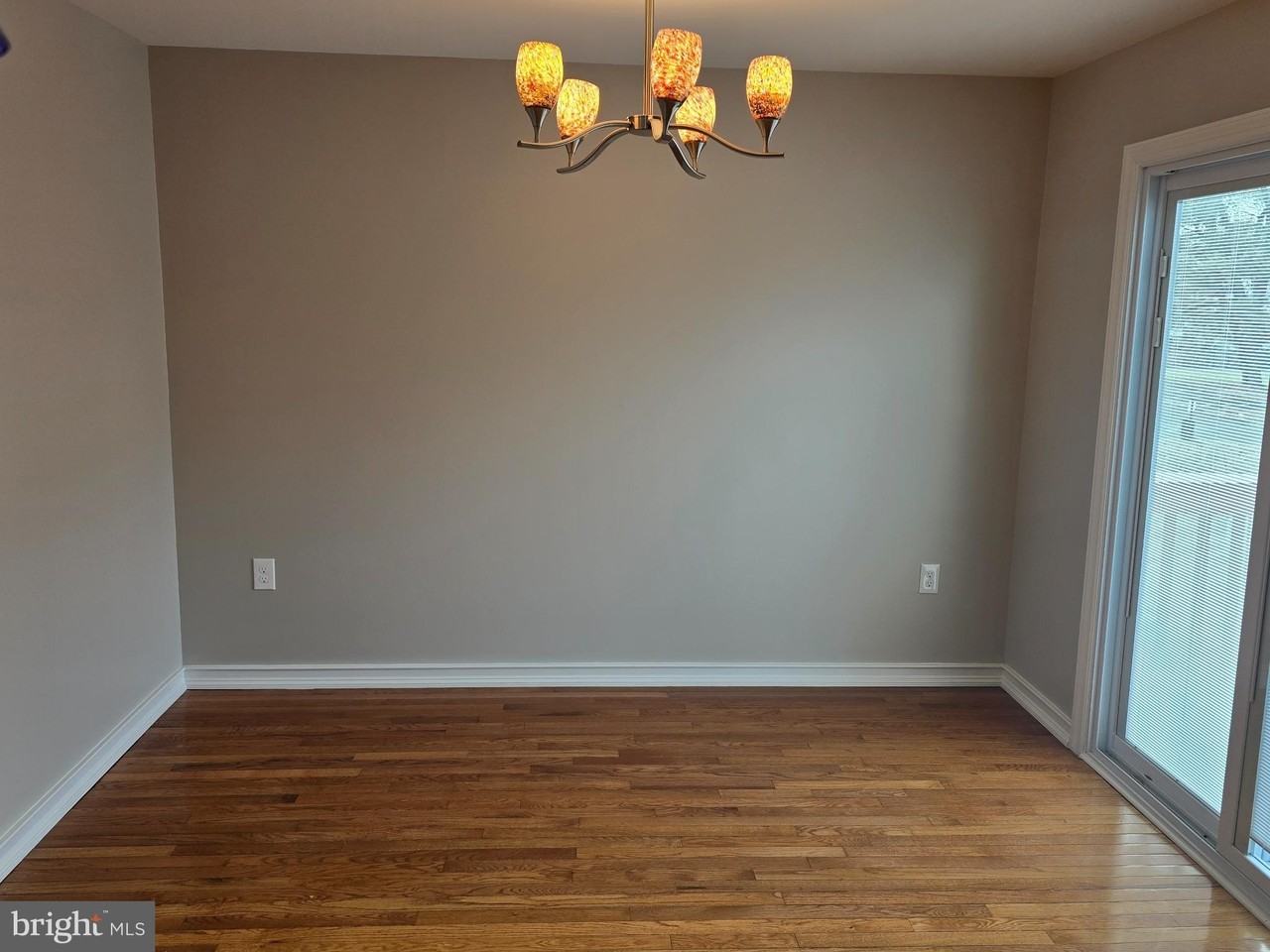 1105 Simsbury Ct - Photo 4 of 15